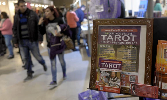 Desperate in crisis, Spaniards turn to fortune-tellers