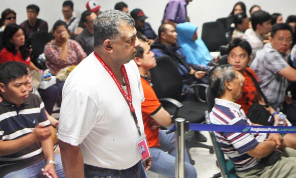 Heavy rain hampers search for lost AirAsia plane