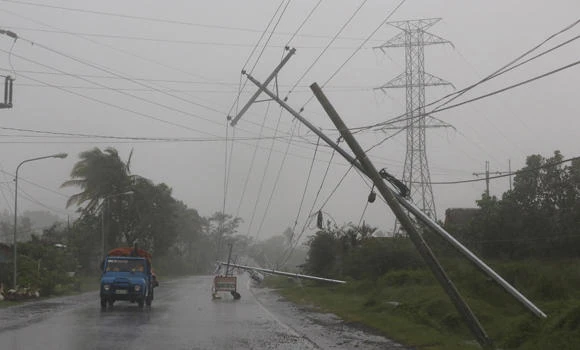 No major damage in Philippine typhoon; 6 dead