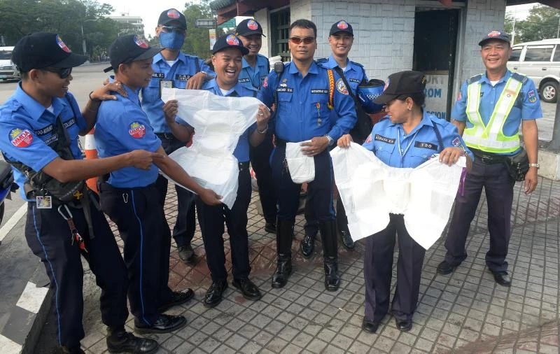 Philippine traffic officers to wear nappies for papal visit