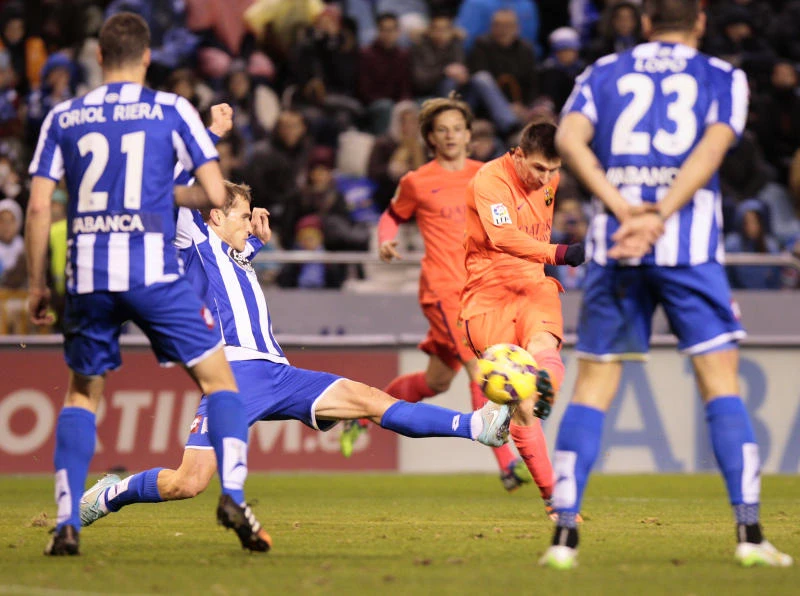 Chelsea and Juventus take control, hat trick for Messi
