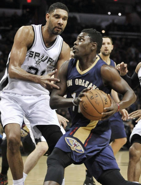 Spurs end OT blues by edging Pelicans