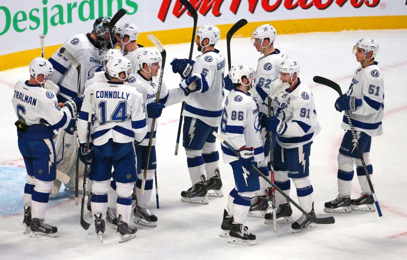 Lightning wins at Canadiens to open East lead