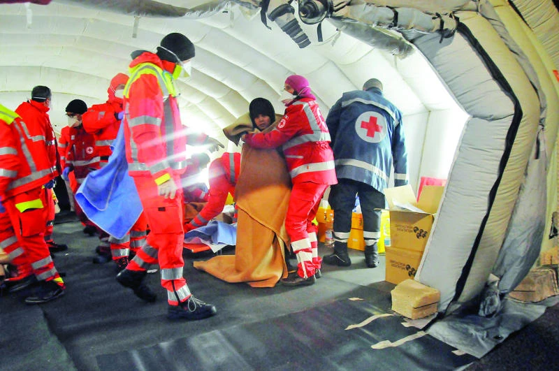 Italy rescues 970 from drifting ship