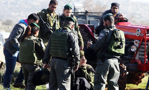 Illegal settlers stone US diplomatic cars