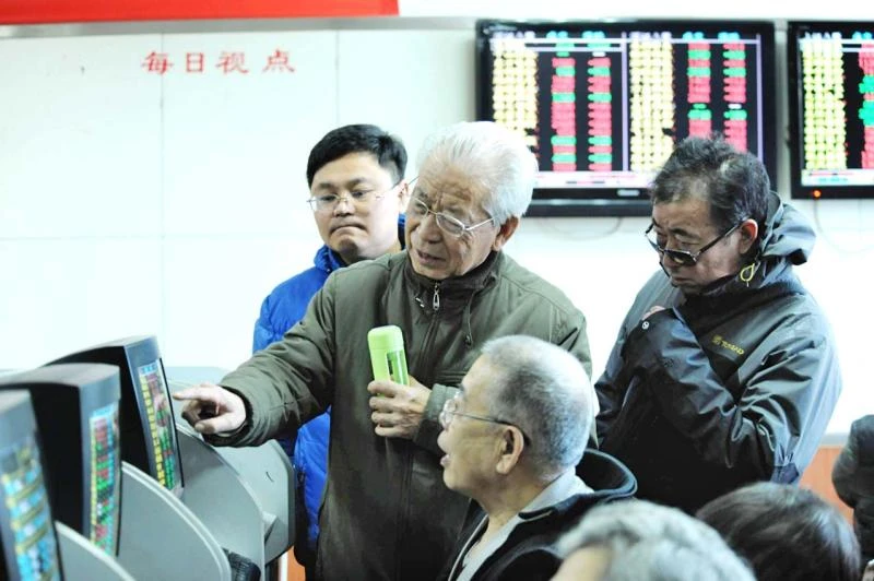 Fresh stimulus expected as China factory activity weakens