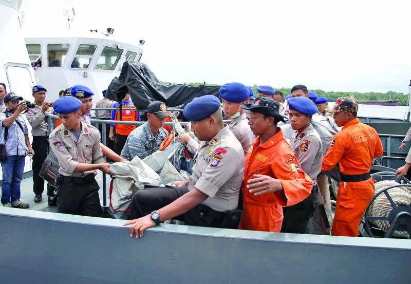 Weather stalls search for AirAsia wreck