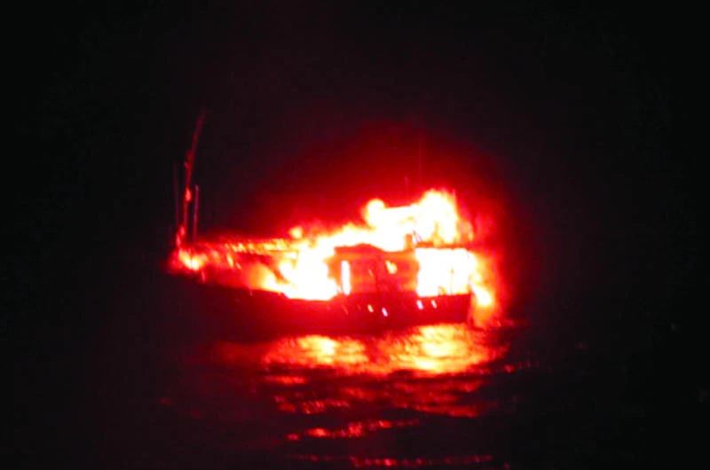 Pakistani boat blows self up after India Navy chase