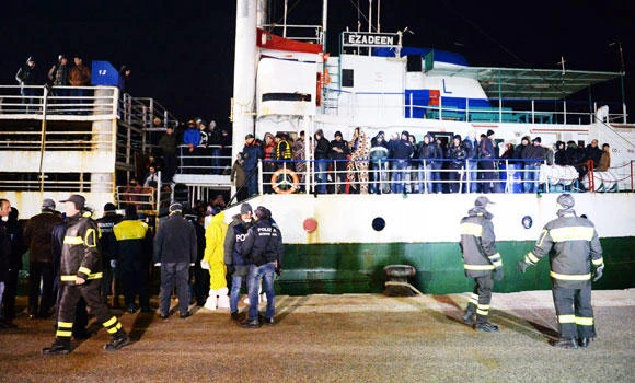 360 migrants leave Italy migrant ‘ghost ship’