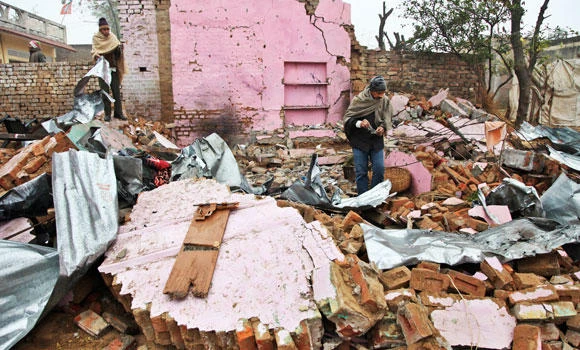 Kashmiris flee homes as Indo-Pak tensions rise