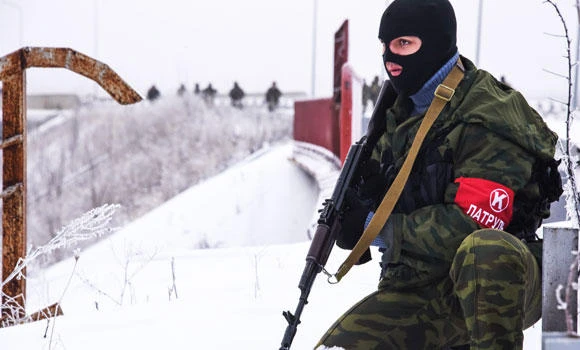 Rebel shelling of checkpoint kills 10 civilians in Ukraine