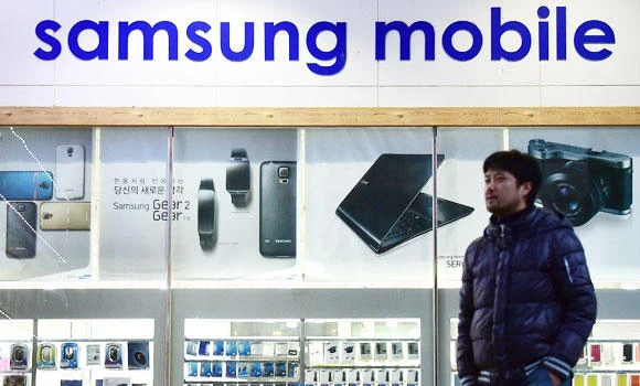 Samsung Electronics forecasts first annual profit fall in 3 years