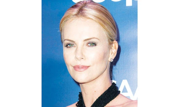 Theron helps Penn raise $6m for Haiti