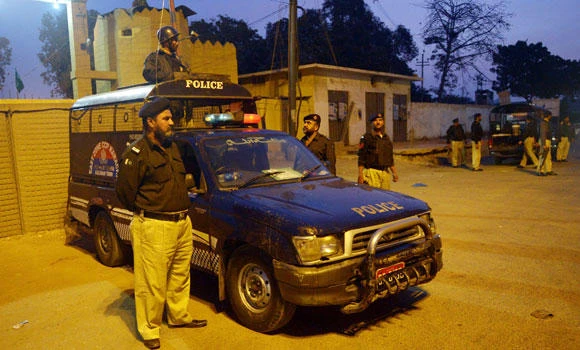 Airstrikes kill 35 militants