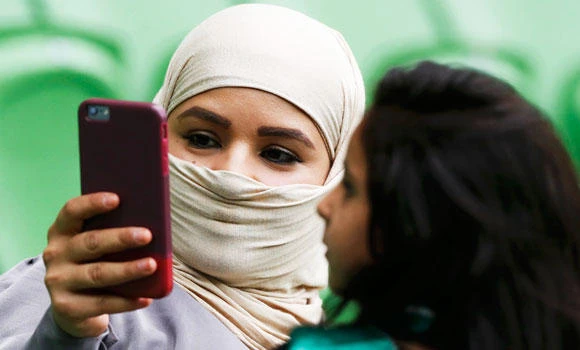 Smart phones a double-edged sword: Experts