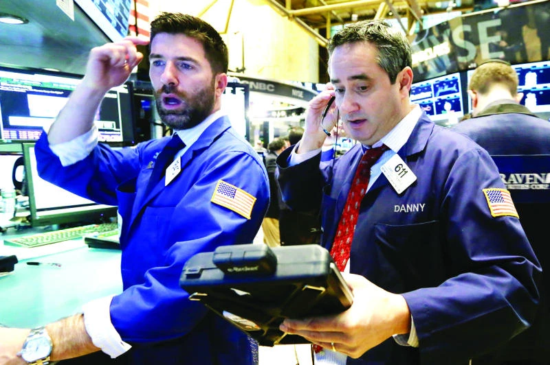 Wall Street tumbles on
global economic worries