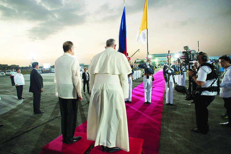 Pope arrives in Manila amid massive security