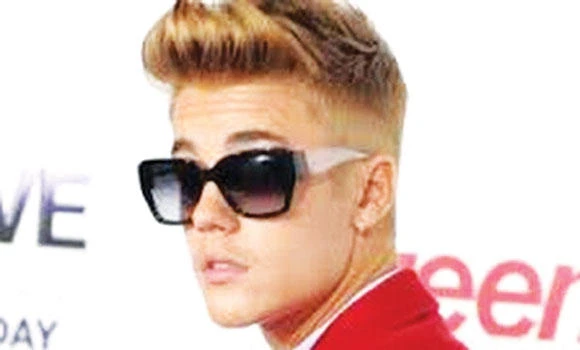 Justin Bieber spotted reading self-help book