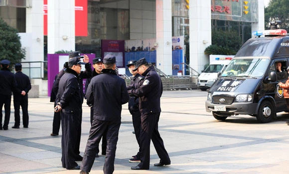 Four officials removed over Shanghai stampede