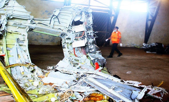 AirAsia jet’s alarms ‘screaming’ before crash