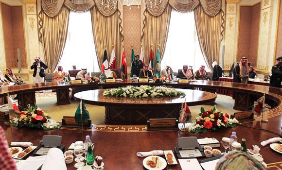 GCC flays Houthi blitz, backs Hadi