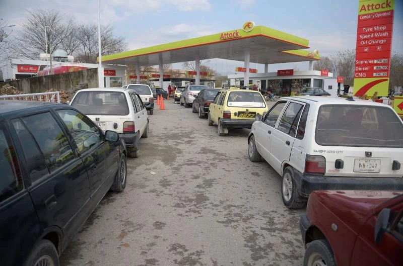 Petrol crisis forces Pakistan PM to cancel Davos trip