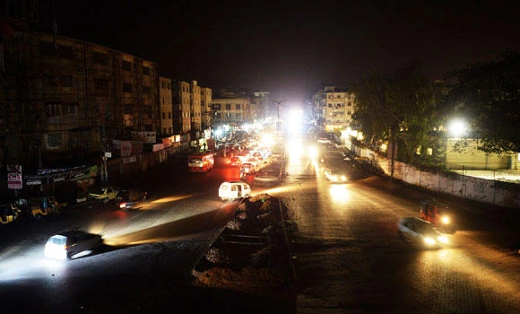 Rebels blamed for Pakistan power outage