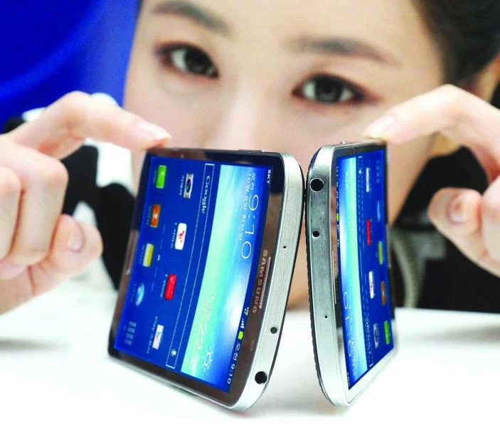 Samsung posts first annual profit decline in three years