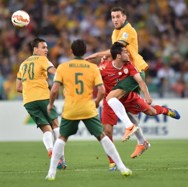 Aussies roar into quarters as South Korea struggles