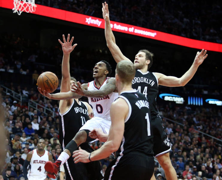Rockets send Mavs to another loss; Hawks continue winning streak
