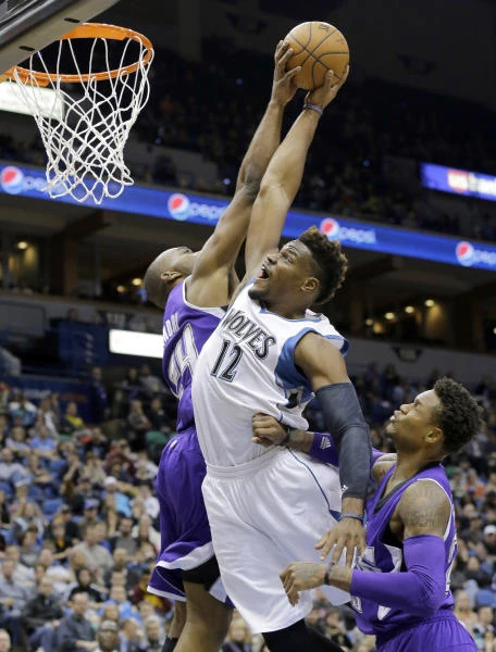 Rose leads Bulls over Nuggets