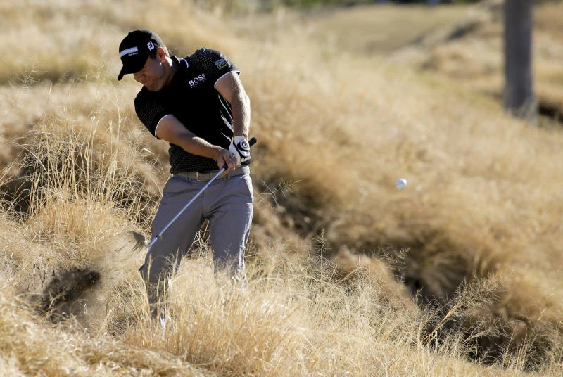 Compton shares lead as Kuchar stumbles late