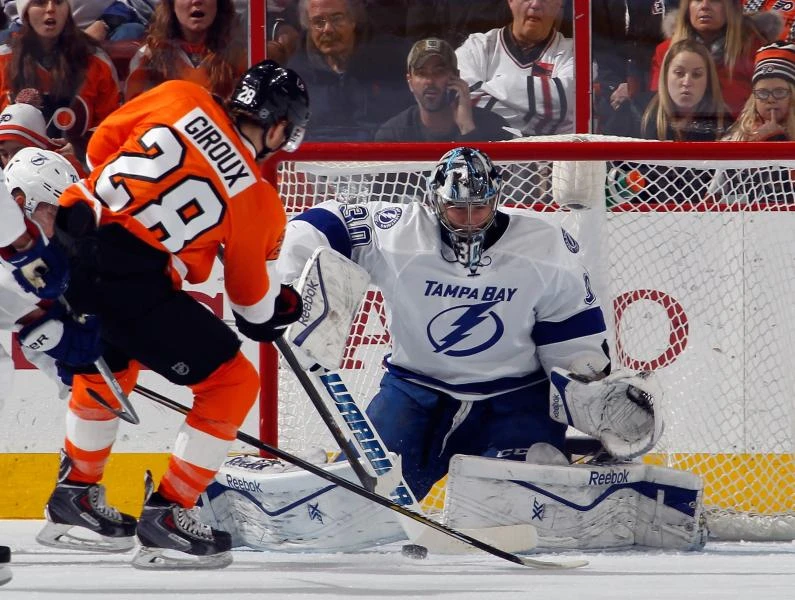 Flyers take off in 2nd to beat Lightning
