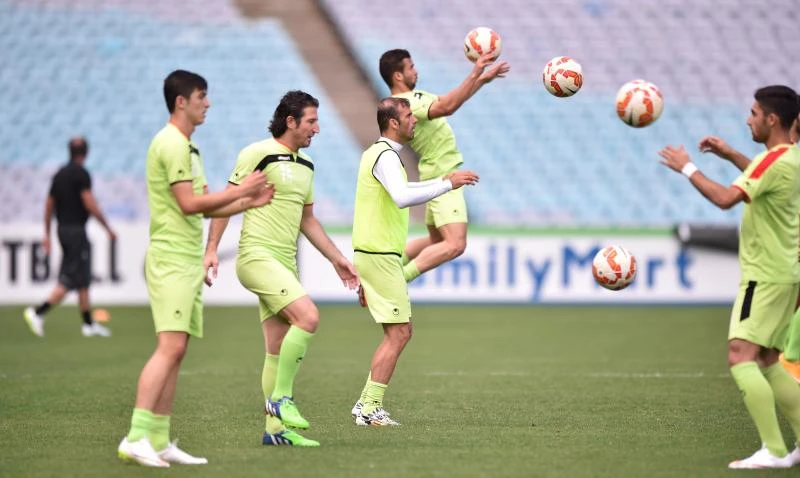 Iran, UAE look to maintain lead