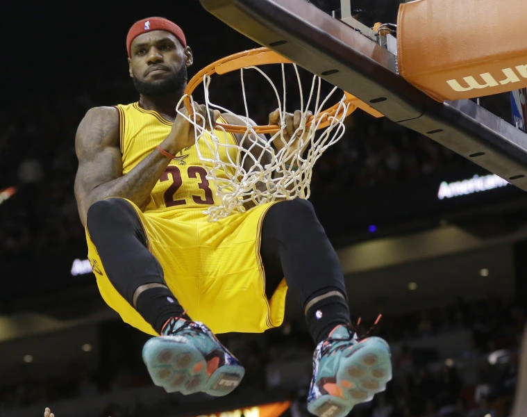 NBA star James, golf icon Woods celebrate birthdays