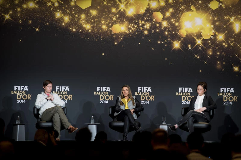 Wambach takes World Cup turf protest to FIFA’s Valcke