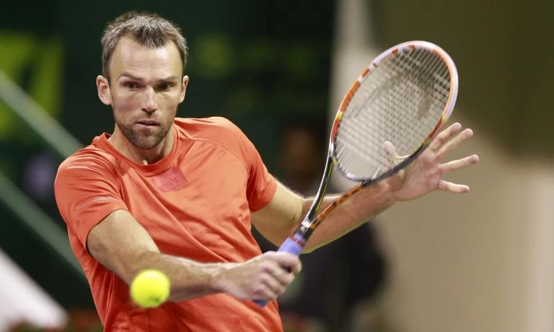 Karlovic stuns Djokovic in Qatar