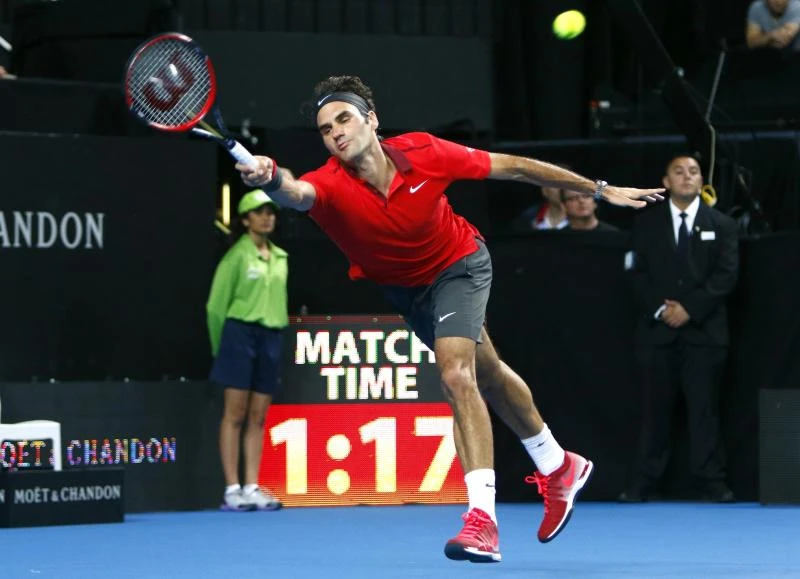 Federer beats Hewitt in short-form exhibition