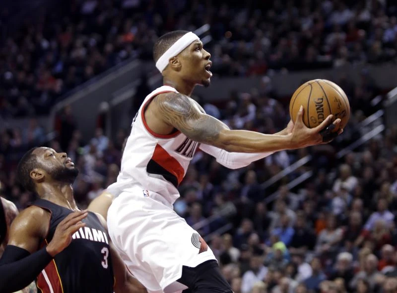 Blazers burn up Heat to close on NBA lead