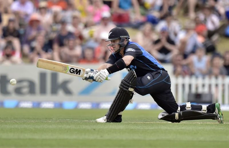 McCullum blitz sets up New Zealand victory