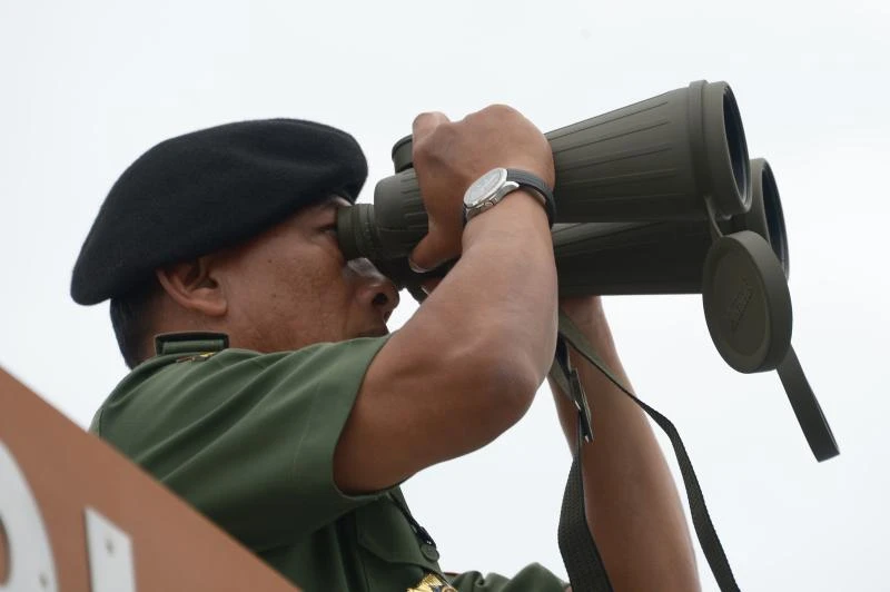 Indonesian divers struggle to reach AirAsia wreckage
