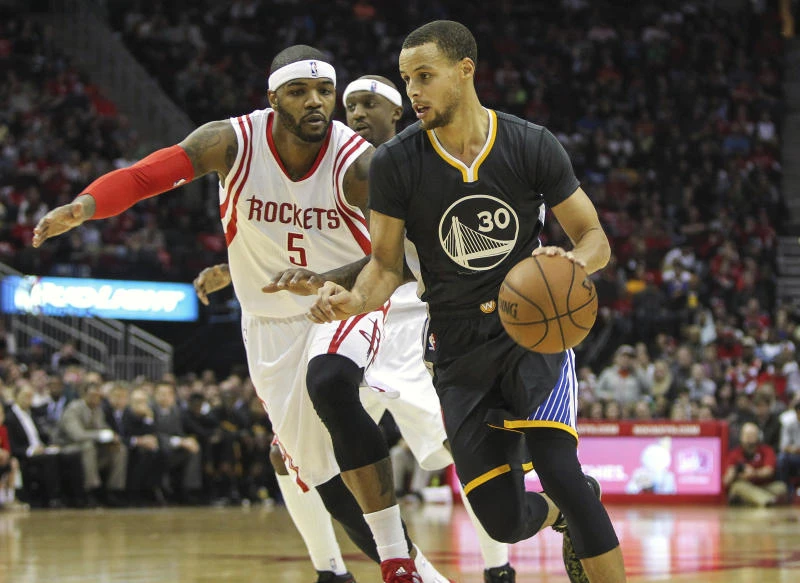 Curry, Thompson help Warriors score over Houston