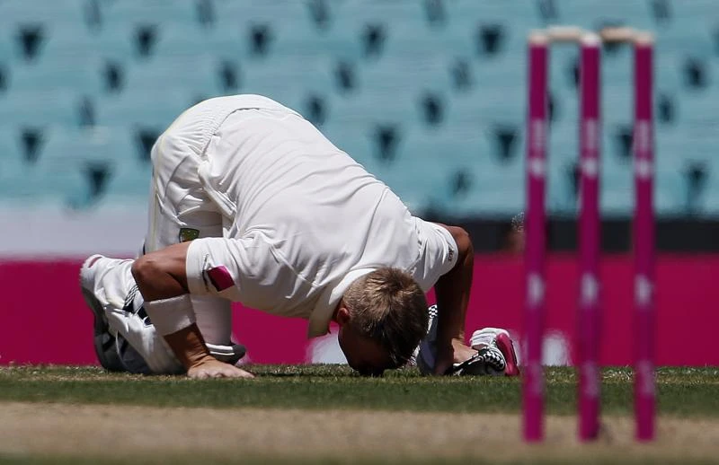 Warner honors Hughes memory as Aussies punish India