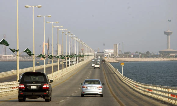Bahrain causeway opens 30 traffic lanes for holiday rush