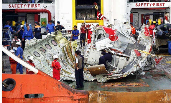 Singapore navy finds fuselage of AirAsia plane in Java Sea