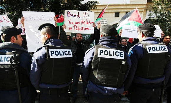 Palestinians throw eggs at Canadian FM for pro-Israel stand