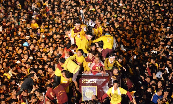 Hundreds injured, one dies in Manila Catholic parade