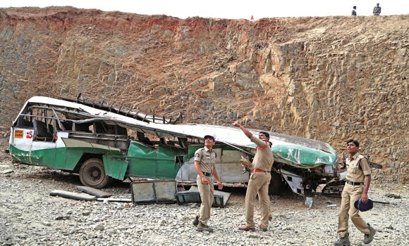 13 students among 16 killed in India bus accident