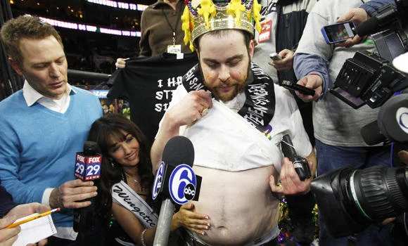 Chicago man smashes eating record