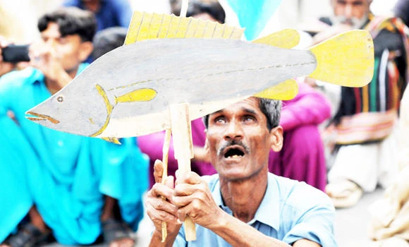 Pakistan arrests 38 Indian fishermen